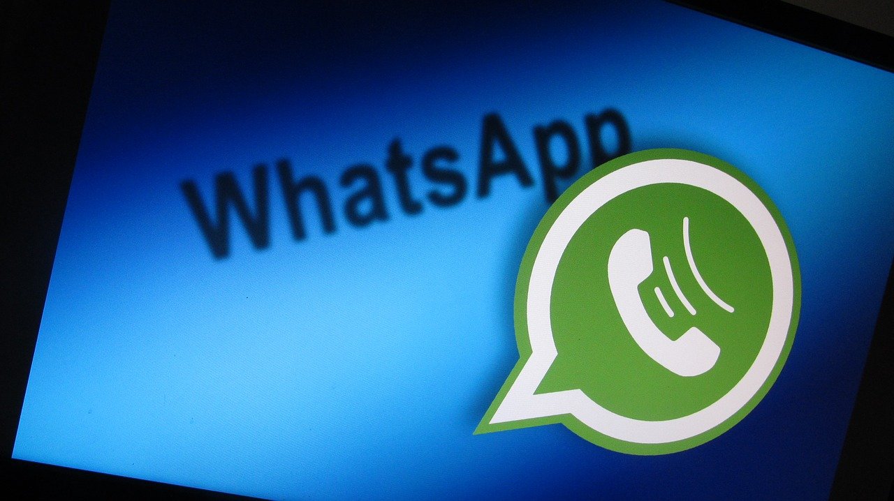 Should We Continue Using WhatsApp with the New Privacy Policy?